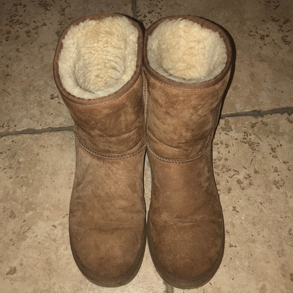 Ugg classic short boot size 9